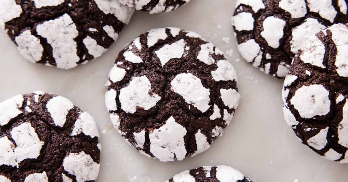 Classic Chocolate Crinkle Cookies: A Chewy, Fudgy Holiday Treat